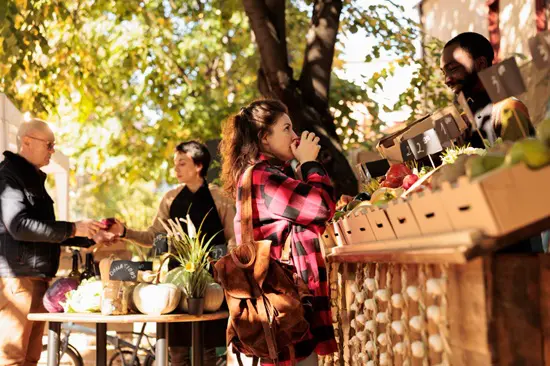 une femme sur un marché