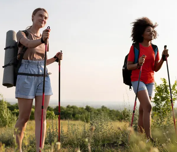 deux femmes en randonnées