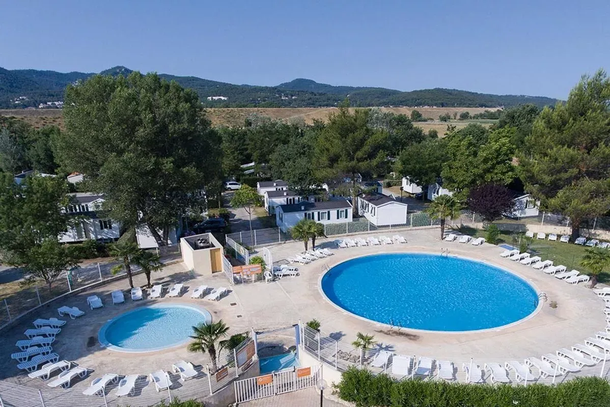 espace aquatique d'un camping