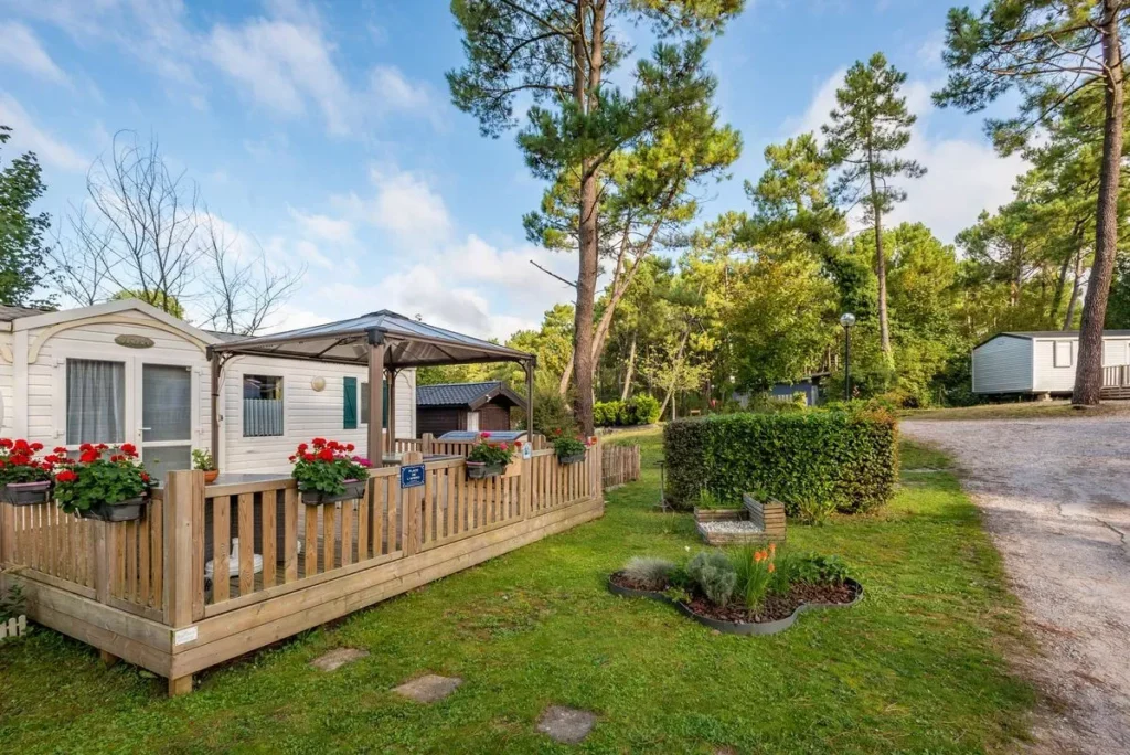 un mobil-home sur un camping