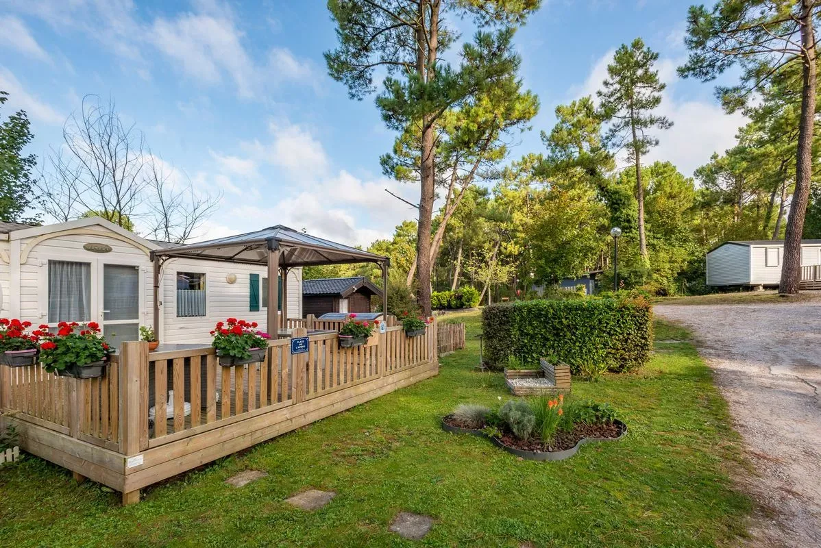 un mobil-home sur un camping