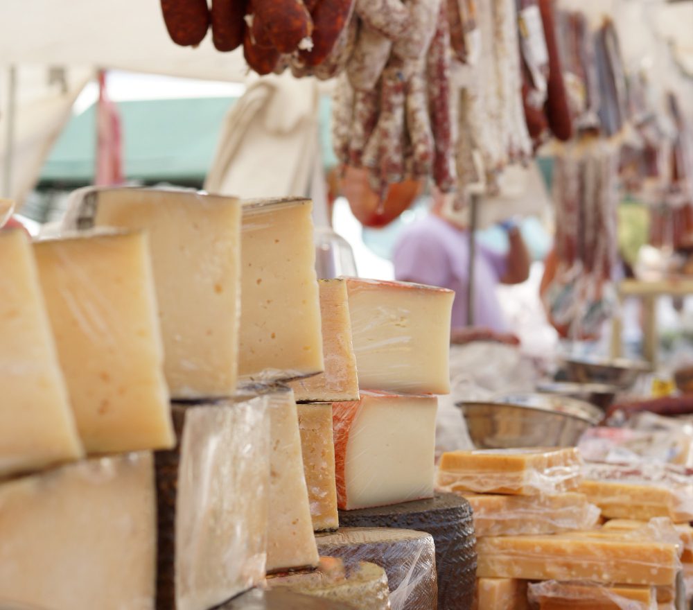 kaas op een markt