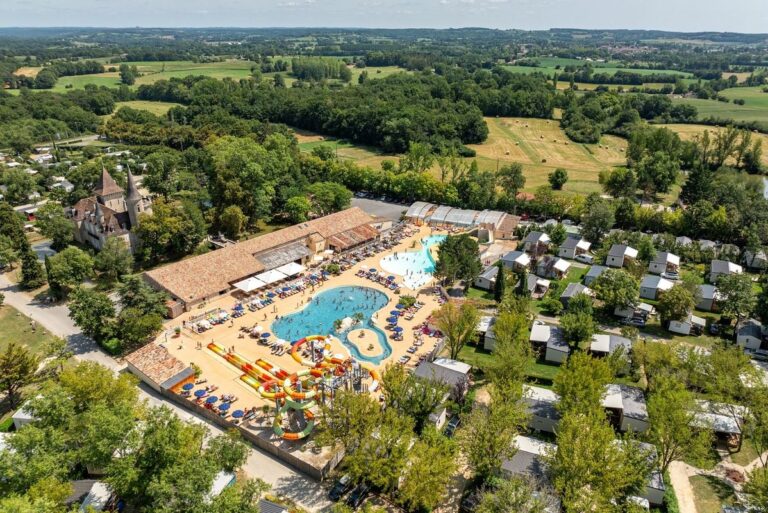 vue d'en haut d'un camping