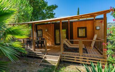 un mobil home dans un camping