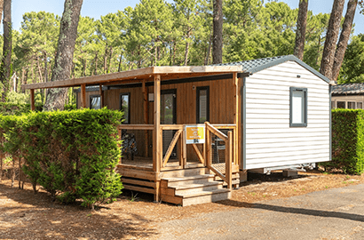 un mobil home en camping