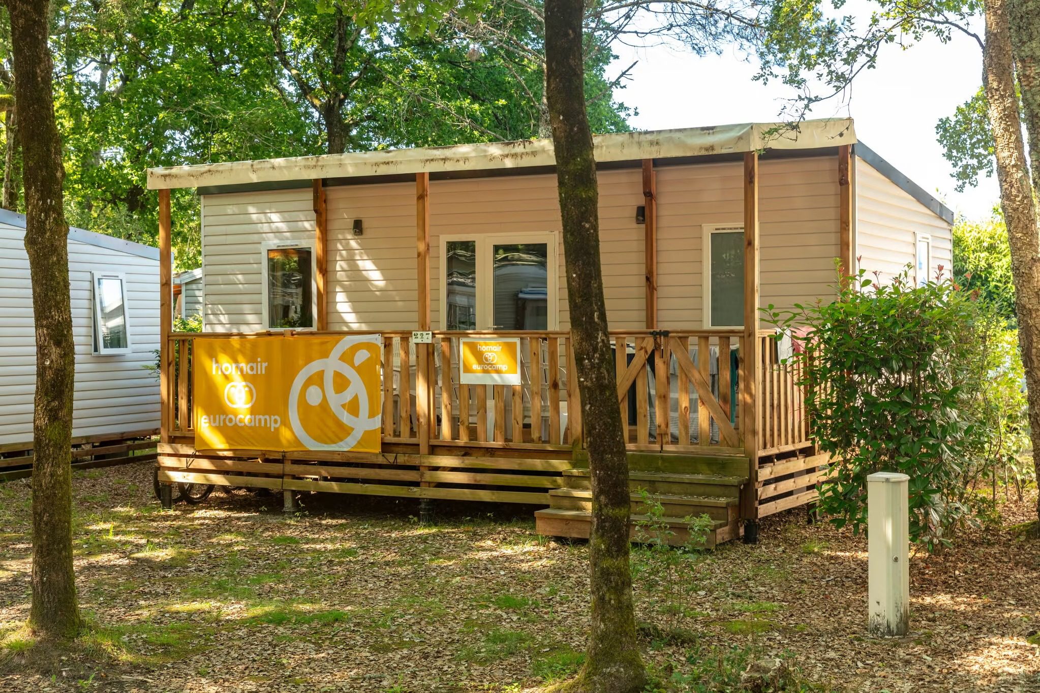 un mobil home en camping