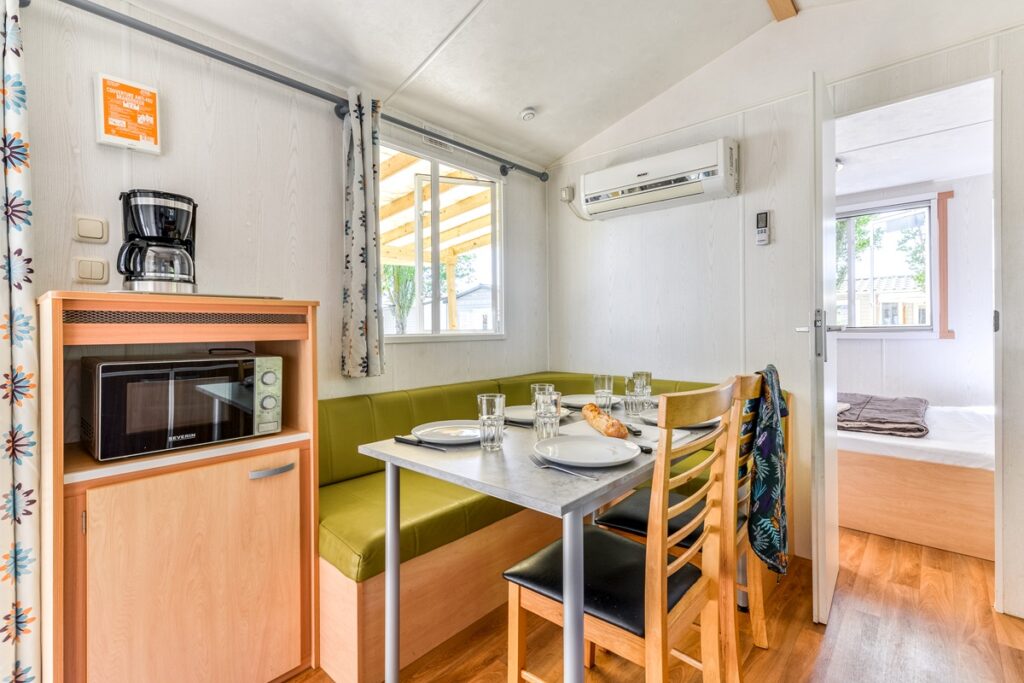 un interieur de mobil home homair