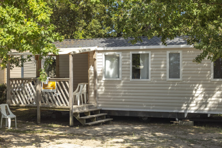 Un mobil home dans un camping